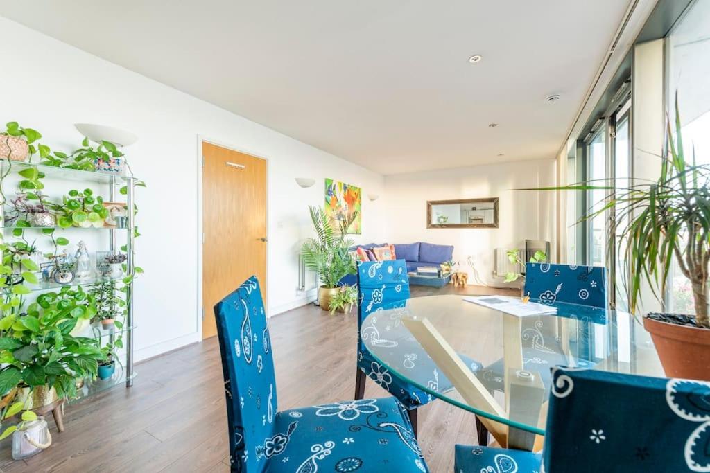 Apartamento Skylineviews 2 Bed 2 Bath Flat Near Canary Wharf, O2 & Excel Londres