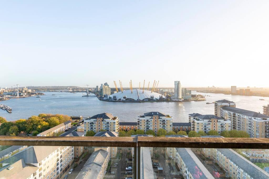 Skylineviews 2 Bed 2 Bath Flat Near Canary Wharf, O2 & Excel Apartamento Londres