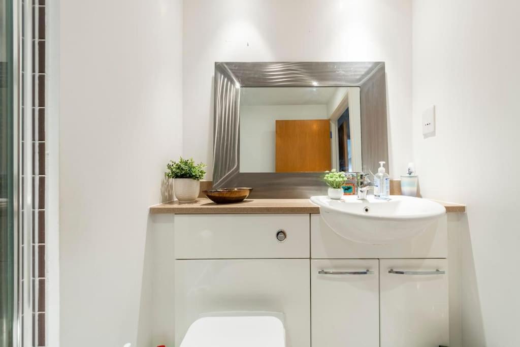 Skylineviews 2 Bed 2 Bath Flat Near Canary Wharf, O2 & Excel Apartamento *