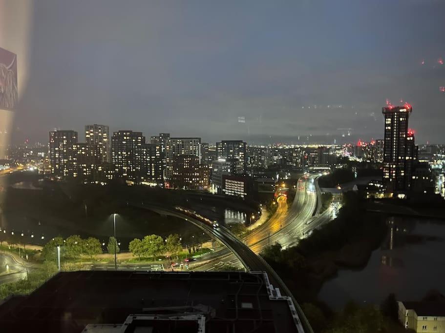 Skylineviews 2 Bed 2 Bath Flat Near Canary Wharf, O2 & Excel * Londres